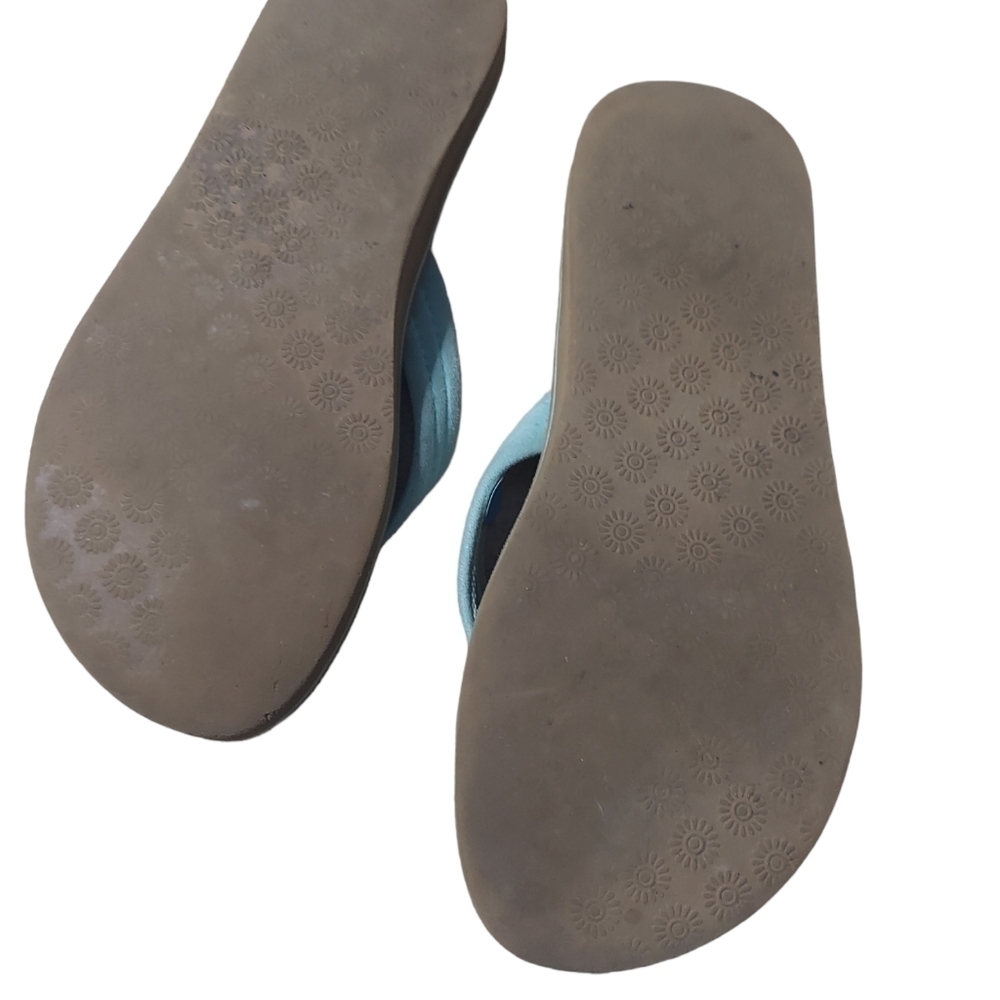 8 Bob's teal flip flops - Picture 2 of 5